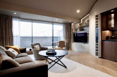 Luxuriös möbliertes Penthouse Apartment mit traumhaften Blick auf den Weinbergspark in Mitte