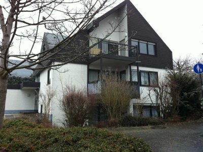 Schön geschnittene  4-Zi.-Wohnung mit Balkon, Garage und Garten in Emmelshausen