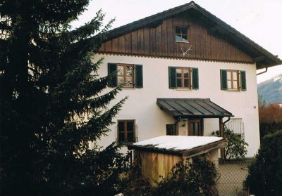 Schnuckelige 2-Zimmer Erdgeschosswohnung mit Terrasse in Bayerisch Gmain