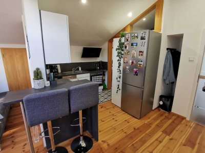 Moderne & helle 2,5-Raum-DG-Wohnung mit Balkon und EBK in Donzdorf