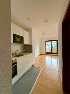 Bad Homburg Stadtmitte: Helles und frisch renoviertes 1-Zi-Apt mit Balkon in ruhiger Innenhoflage