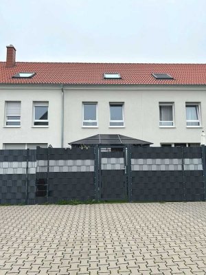 Neuwertiges, großzügiges RH mit gehobener Ausstattung