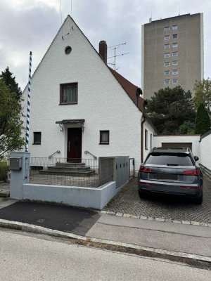 Freistehendes Einfamilienhaus mit Garten in bester Lage von München-Hadern, nahe Klinikum Großhadern