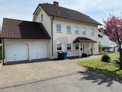 FAMILIENPARADIES MIT GARTEN UND KOMFORT