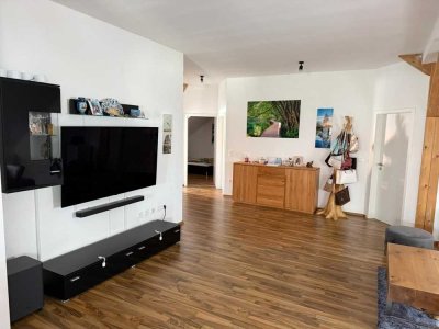 Attraktive 4-Raum-DG-Wohnung mit großer Dachterrasse in Hemau