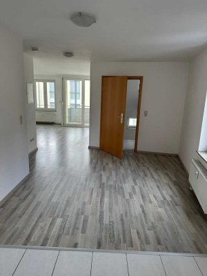 Sonnige 2,5-Zimmer Wohnung mit Balkon und Tiefgarage in Empfingen