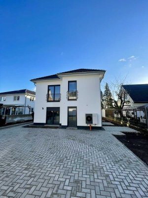 Neubau-Erstbezug / 2-Zimmer-Wohnung mit Terrasse in ruhiger Wohnlage