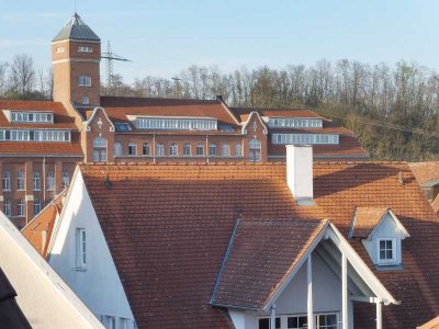 *** Im Ortszentrum * Helle, kleine Dachwohnung ***