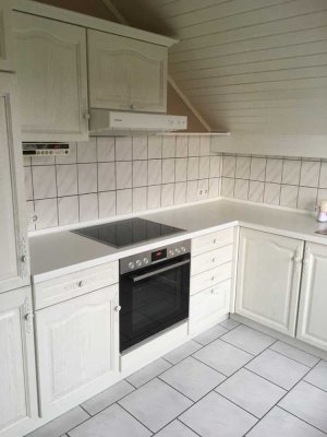 Vollständig renovierte 3-Zimmer-Dachgeschosswohnung mit Balkon und Einbauküche in Waldems