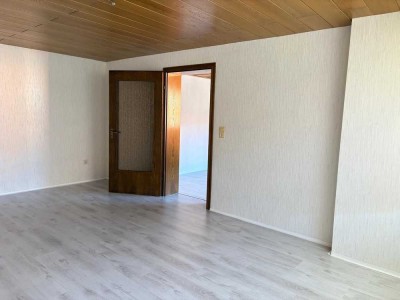 Ruhige 3,5-Zimmer-Wohnung (86 m²) mit 2 Terrassen & Parkplatz in Billigheim, Sulzbach