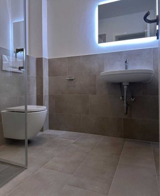 Helle 2-Zimmer-Wohnung mit EBK, Balkon und Garten