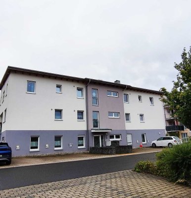 Seniorengerechte und modernisierte 4-Zimmer-DG-Wohnung mit Einbauküche in Igersheim