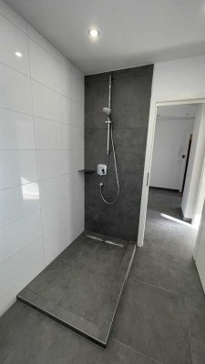 Erstbezug nach Sanierung: moderne 2-Zimmer-Wohnung mit Balkon und geh. Ausstattung