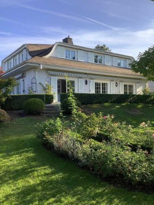 Wunderschönes Haus im Landhaus-Stil mit riesigem Garten