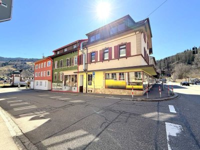 Mehrfamilienhaus mit Hinterhaus - Insgesamt 4 Wohnungen, ein Büro/ Werkstatt und ein Laden/ Lager