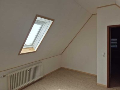 Freundliche 2-Zimmer-Dachgeschosswohnung in Adelmannsfelden
