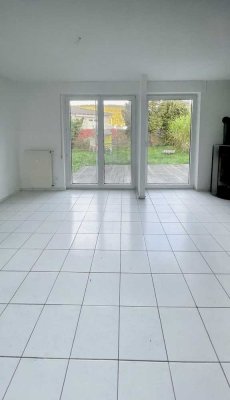 Großzügige 3,5-Zimmer-Erdgeschosswohnung mit Garten & zwei Terrassen nähe Kurpark