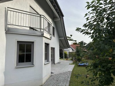 Geräumiges Einfamilienhaus mit geh. Innenausstattung und EBK