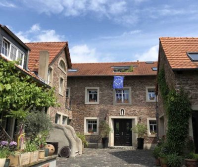 Finden Sie das Besondere: Hochwertige Wohnung in gemütlicher Hofanlage
