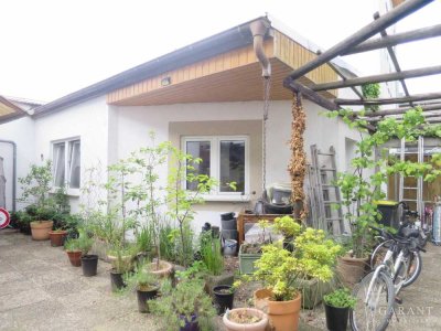 Stadtoase - Individuelles Einfamilienhaus mit kleinem Gäste- oder Bürohaus