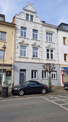 Großzügige u. helle 2 Zimmer Altbau-Wohnung