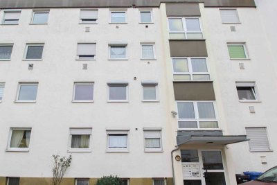 2-Zimmer-Wohnung mit Loggia, großem Abstellraum und Renovierungspotenzial