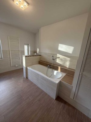 Helle, teilmöblierte 2-Zimmer-Wohnung mit EBK in Leipzig