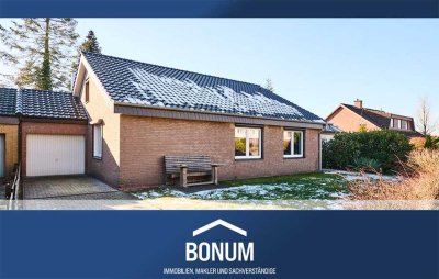 STUHR // Tolles Einfamilienhaus + Garage // KfW-Dämmung u. großem Südgarten u.v.Extras / o. Keller!