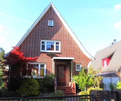 Einfamilienhaus mit schönem Garten am Ufer des Bille-Flusses in Hamburg-Bergedorf zentral gelegen