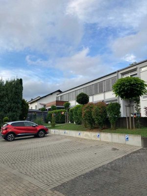 Sehr schöne Wohnung mit Balkon