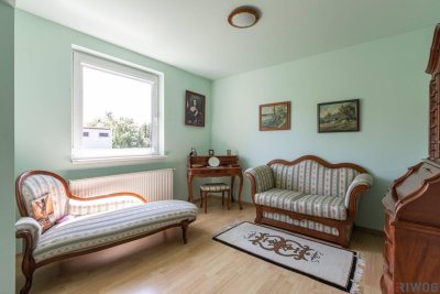 ENTZÜCKENDES REIHENHAUS MIT VIEL POTENZIAL II SÜDSEITIGER GARTEN MIT TERRASSE II RUHIGE SIEDLUNGSLAGE II GROSSER KELLER MIT KÜCHE UND BAD II LINDENWEG-SIEDLUNG