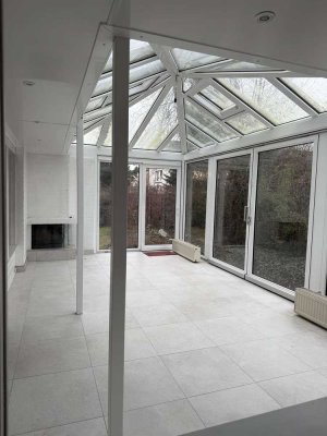 Zu Verkaufen!  Einfamilienhaus mit großzügigem Wintergarten