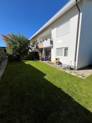 Vollständig renovierte 3-Raum-Wohnung mit Balkon und Einbauküche in Freudental