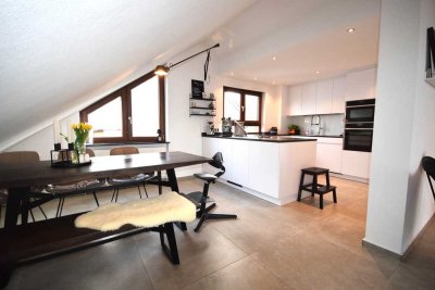 TOP MODERNE 3,5-Zi.- DG- Wohnung mit Dachterrasse und Garage