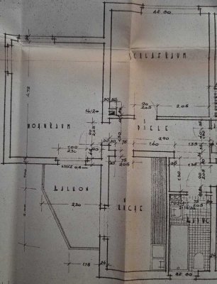 Teilsanierte Bahnhofsnahe Wohnung