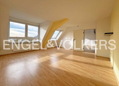 Helle Büroräume direkt am Schloss - mit Option auf Umnutzung!