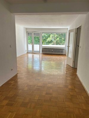 Provisionsfreie, renovierte, helle 3-Zimmer Wohnung mit Stellplatz