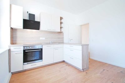 Lichtdurchflutete 2-RW mit Balkon * Tageslichtbad mit Wanne * Wohnküche * ruhige und zentrale Lage*