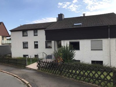 Schöne Terrassen-Wohnung direkt am Park + neue Küche + 4 Parkplätze