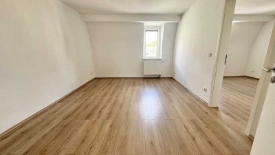 Im Herzen von Zirndorf ! Gemütliche helle 2-Zi.-Altbau-Whg. 60m², EBK, 2.OG ohne Balkon, ohne Aufzug