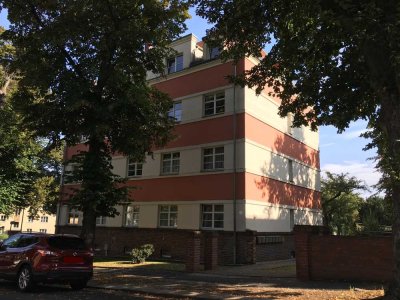 Schöne Aussichten! Schicke 3-Raum-Wohnung mit Parkett und 2 Balkonen in ruhiger, grüner Wohnlage!