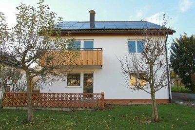 renovierte freundliche 4-Zimmer im 1 .OG Zweifamilienhaus