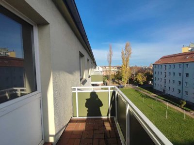 Helle Dreiraumwohnung mit Balkon