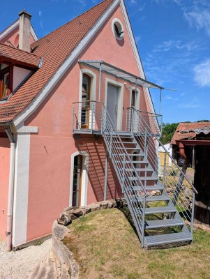 2,5-Zimmer-Maisonette-Wohnung mit eigener Außentreppe und kleinem Balkon in Rohrin Rohr