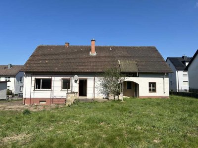 Einfamilienhaus mit herrlich großem Grundstück!