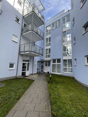 1-Zimmer-Küche-Bad-Balkon nähe Verfassungsplatz