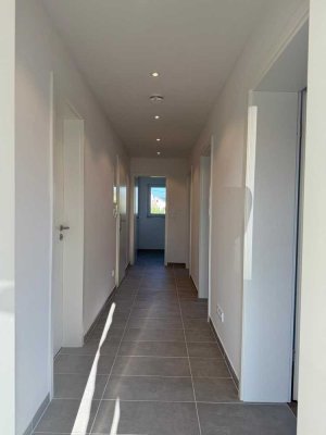 Erstbezug nach kompletter Sanierung: Helle, moderne 3-Zimmer Wonung mit Südbalkon und Garten