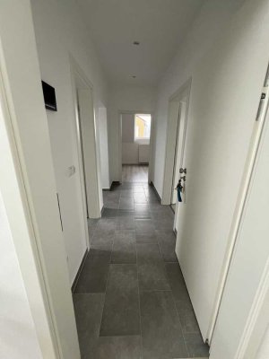 Erstbezug nach Sanierung: schöne 2,5-Zimmer-DG-Wohnung mit EBK in Jülich
