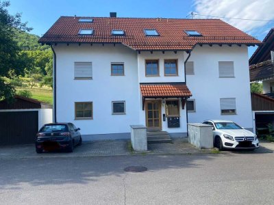 Stilvolle, neuwertige 2-Zimmer-Erdgeschosswohnung mit Balkon und EBK in Kuchen