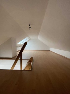 Schöne 2 Zimmer-Wohnung mit Einbauküche, Balkon und saniertem Badezimmer